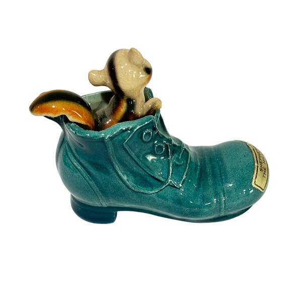Vintage novelty figurine collectible chipmunk in boot figure porcelain souvenir - Picture 3 of 8